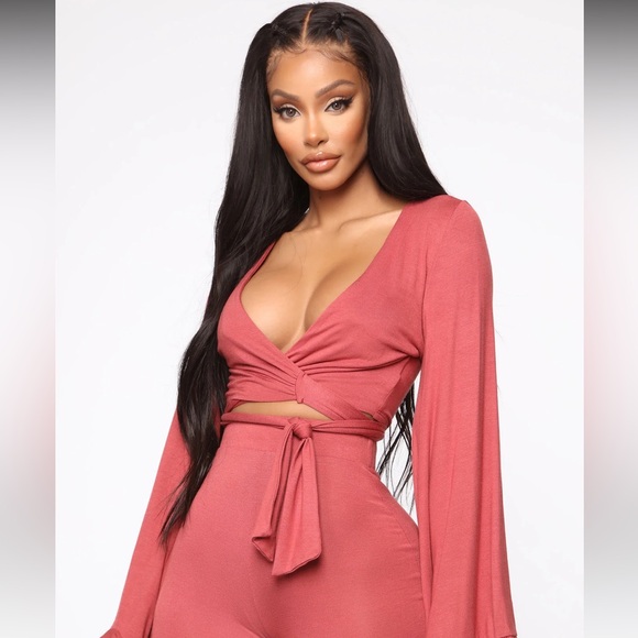 Ruffle Set - Picture 2 of 4